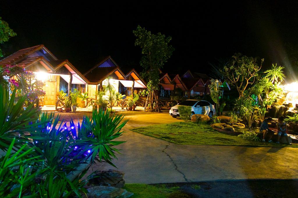 Busby Resort Ban Ta Phraya Dış mekan fotoğraf