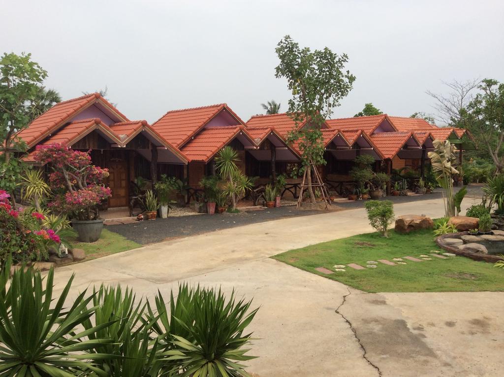 Busby Resort Ban Ta Phraya Dış mekan fotoğraf