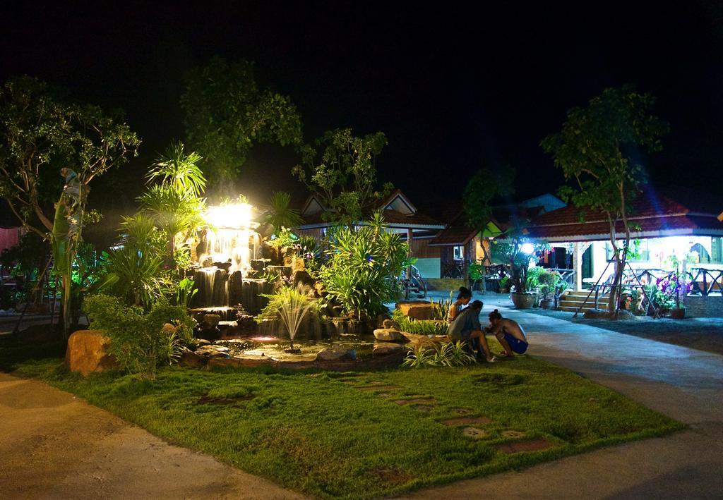 Busby Resort Ban Ta Phraya Dış mekan fotoğraf